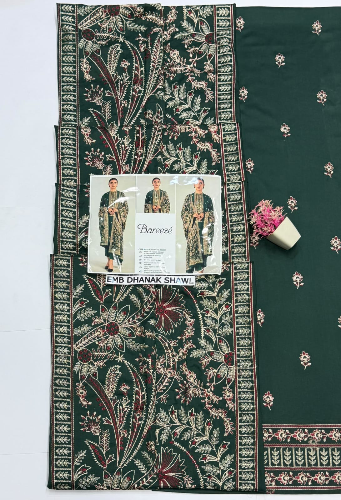 Bareeze Dhanak Embroidered Unstitched 3 Piece Suit with Embroidered Dhanak Shawl, Emerald Green (view 2)