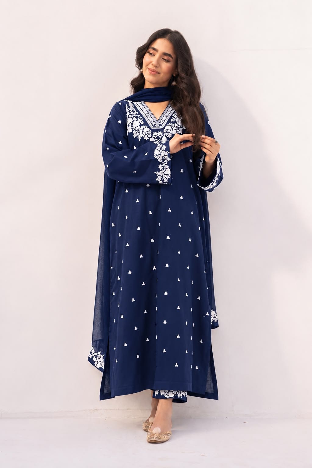 Pezwan Dhanak Embroidered Hit Code Suit (view 2)