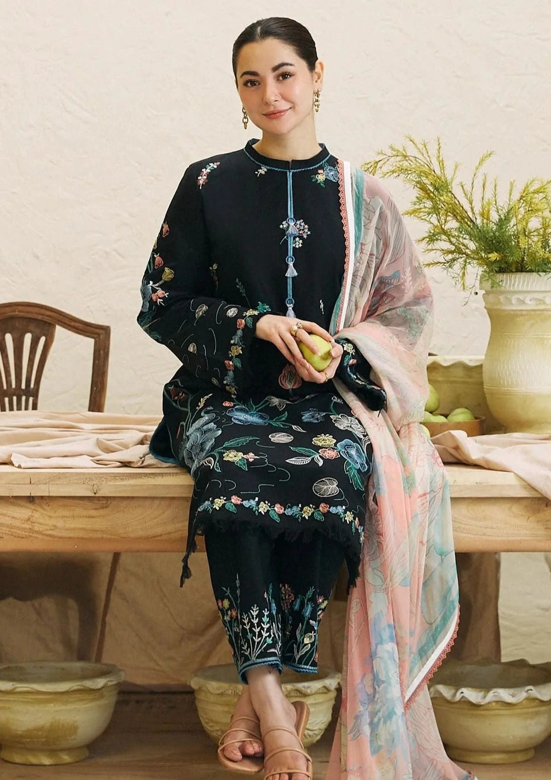 Zara Shahjahan Dhanak Embroidered Hit Code Suit, Black (view 2)