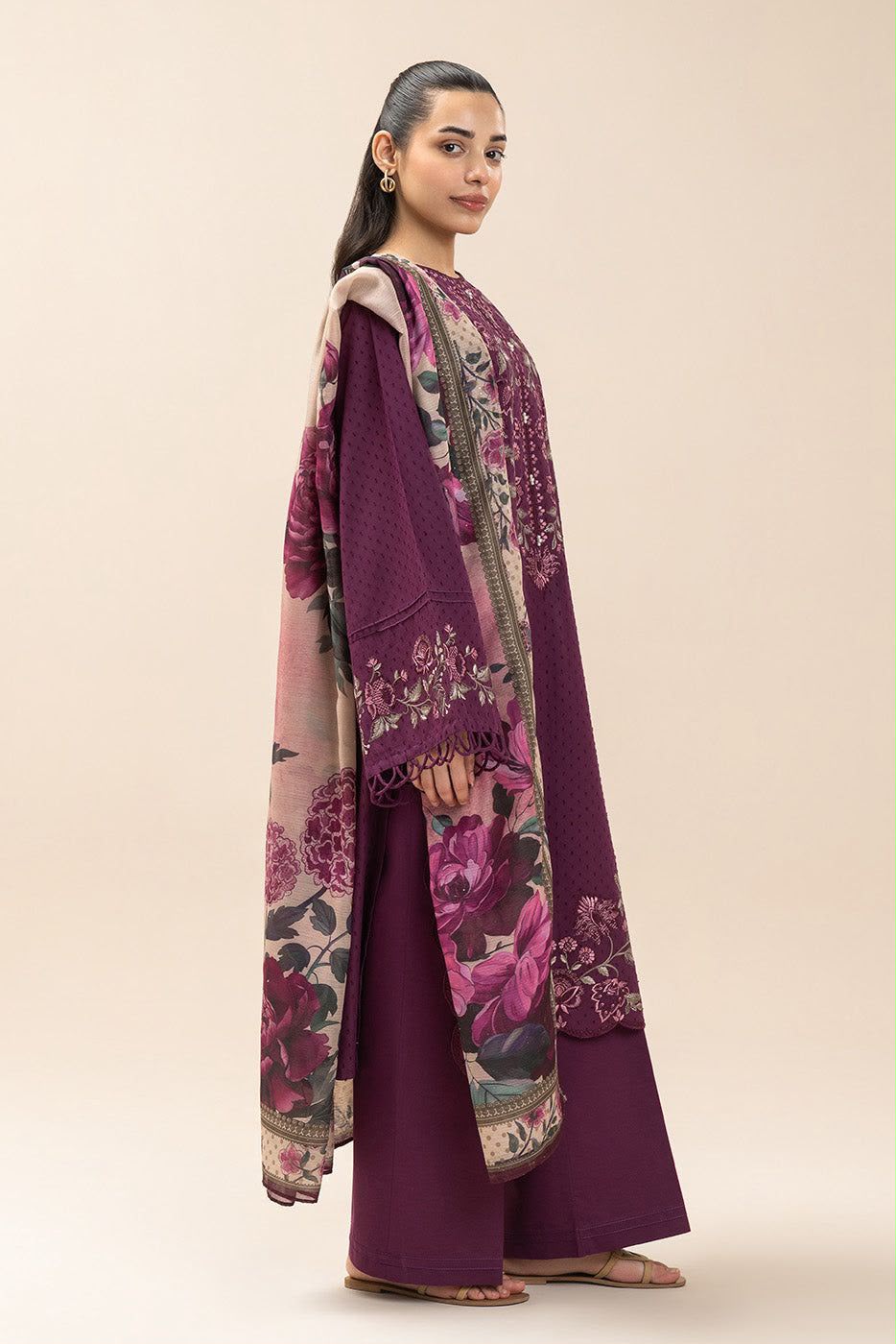 Beachtree 2718 Dhanak Hit Code Winter Collection Thread Embroidered 3-Piece Unstitched Suit with Wool Printed Shawl – Plum (view 3)